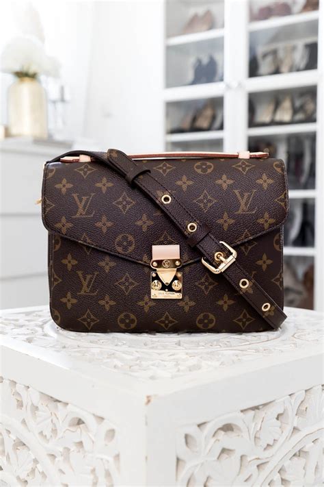 welches material haben louis vuitton taschen|Louis Vuitton tasche frauen.